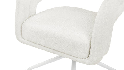 Chloe - Image 6
