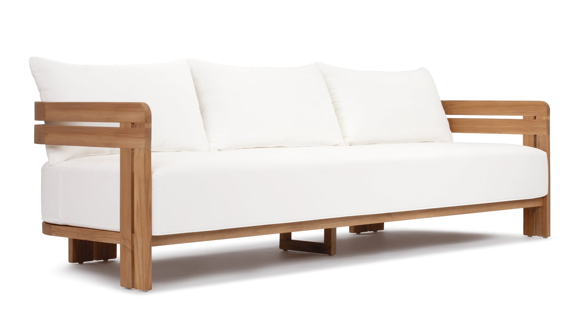 LussgoNaturalteak mit weißen Kissen