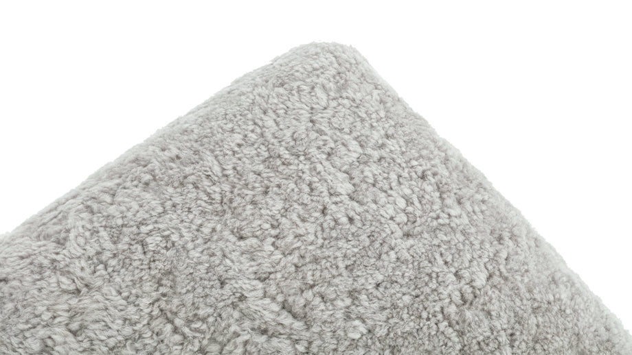 Unavený mužSoft Gray Luxe Sheepskin